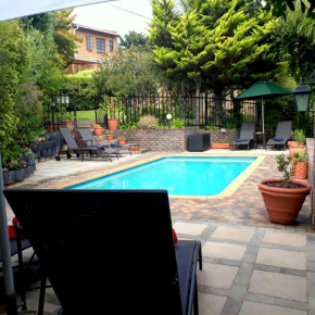 Отель Bayside Lodge  Плеттенберг Бей